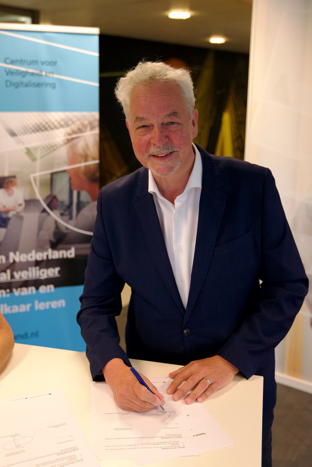 Ondertekening CVD en Politie Eenheid Oost-Nederland